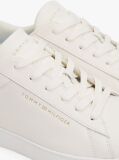 Άσπρο Essential Δερμάτινα Sneakers Με Μεταλλικές Λεπτομέρειες  Γυναίκες