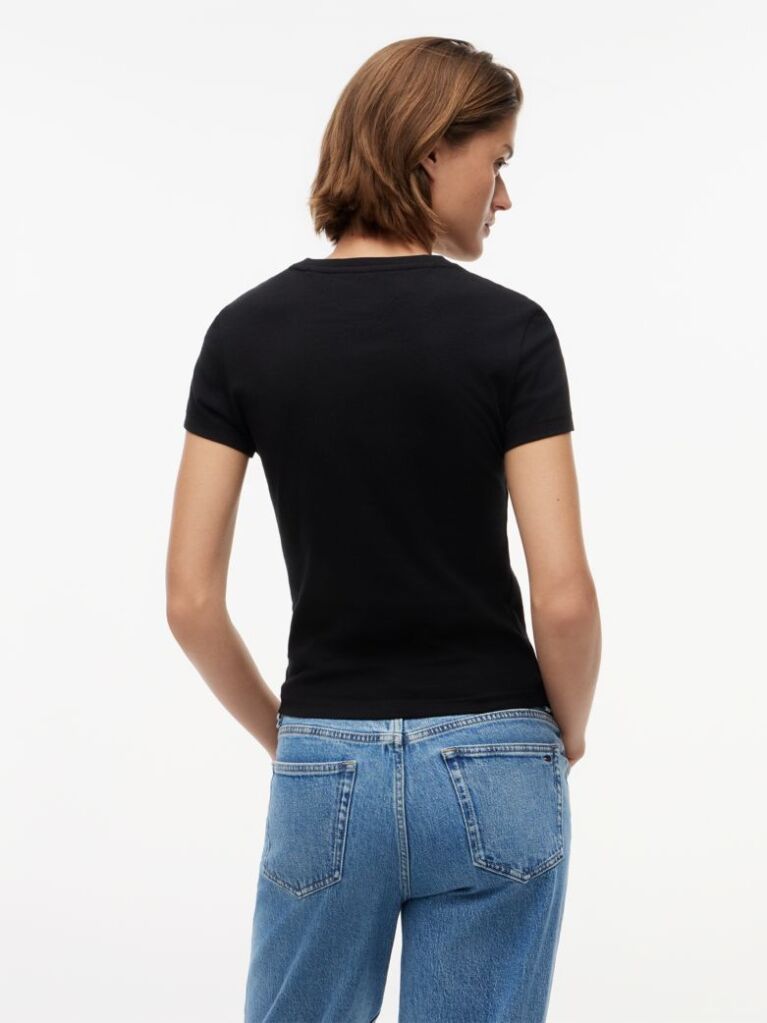 Μαύρο T-Shirt Με Κλασική Λαιμόκοψη Και Κεντητό Σημαιάκι  Γυναίκες