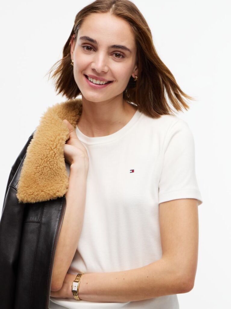 Μπεζ Ριμπ T-Shirt Σε Slim Γραμμή Με Κεντητό Σημαιάκι  Γυναίκες