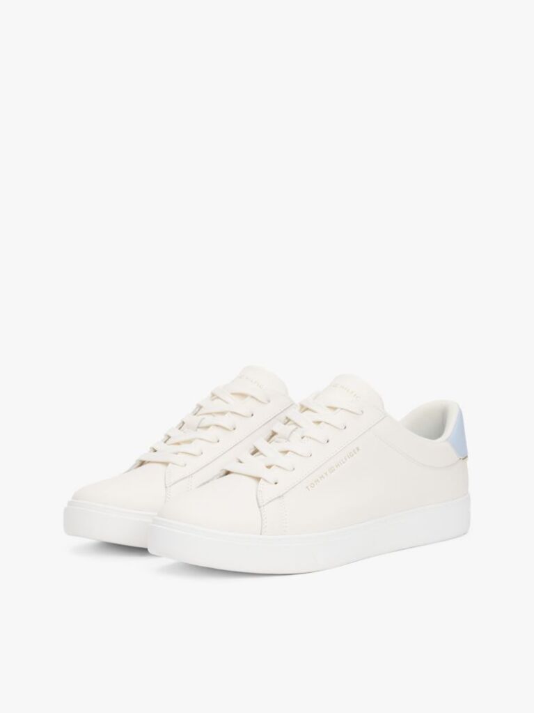 Άσπρο Essential Δερμάτινα Sneakers Με Μεταλλικές Λεπτομέρειες  Γυναίκες