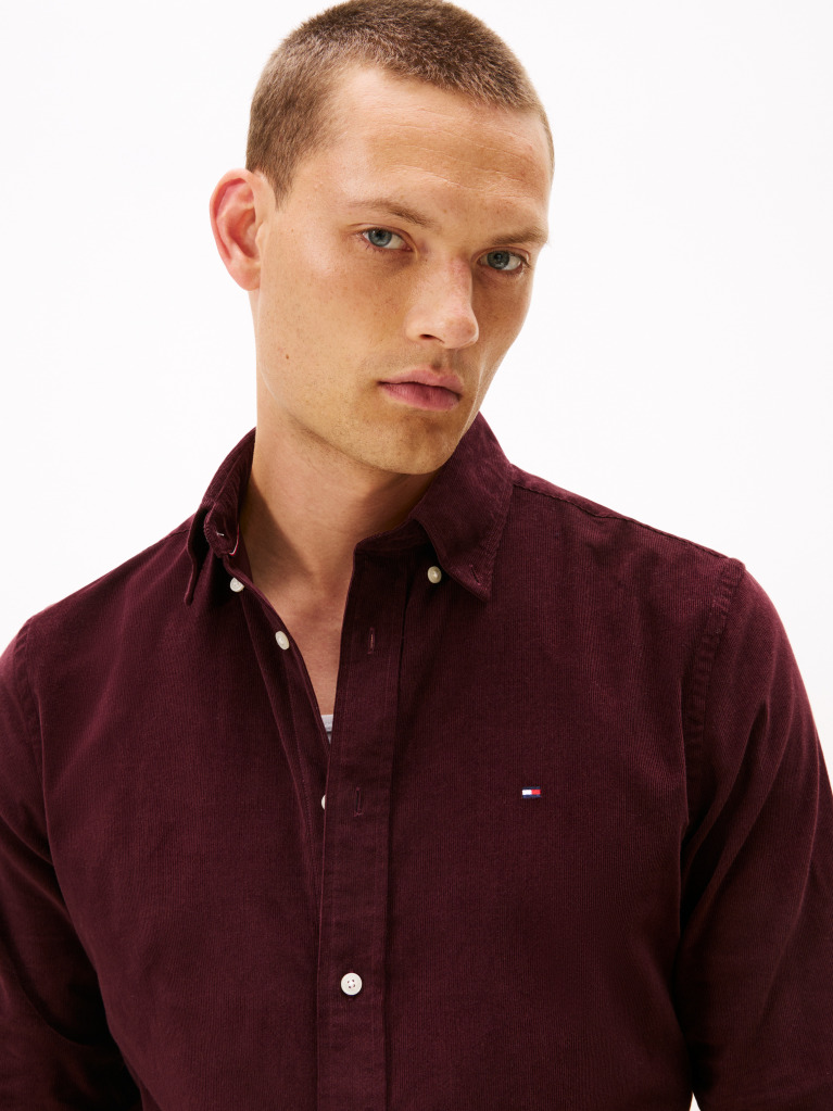 Κόκκινο Κοτλέ Πουκάμισο Σε Κανονική Γραμμή Με Κεντητή Σημαία  Άνδρες