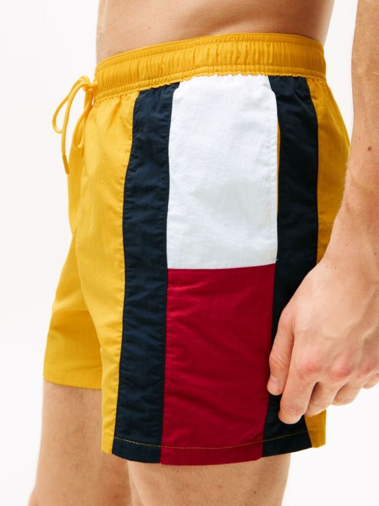 Κίτρινο Μαγιό Μεσαίου Μήκους Με Σημαία Hilfiger Σε Στενή Γραμμή  Άνδρες