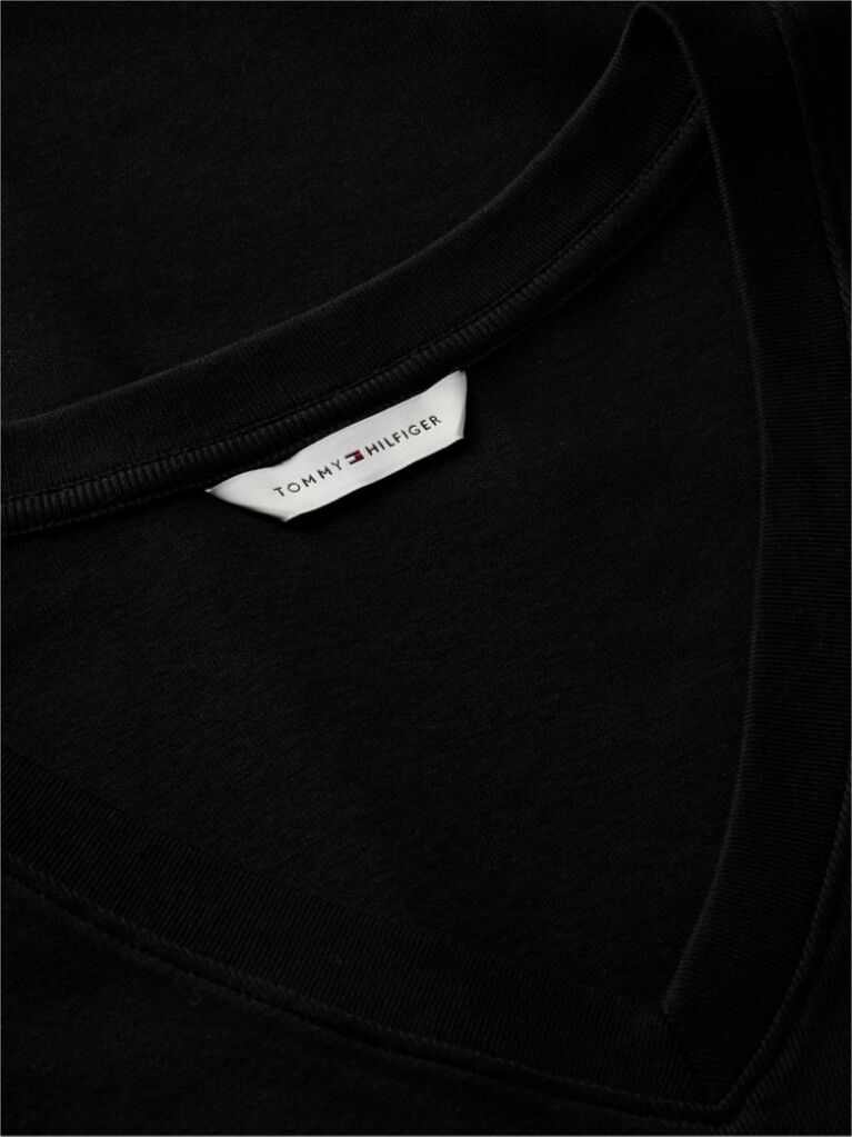 Μαύρο T-Shirt Με Λαιμόκοψη V Και Slim Γραμμή  Γυναίκες